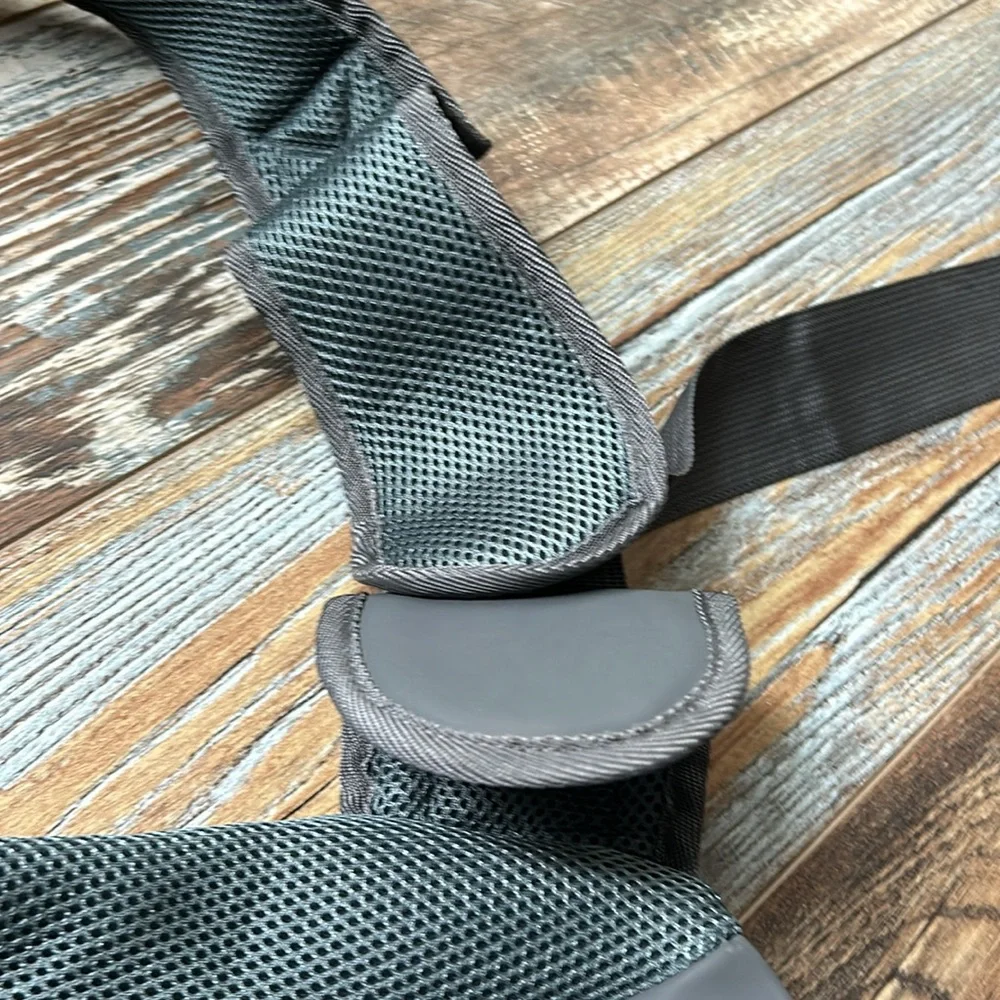 YUDODO breathable grey mesh travel sling bag carrier for dogs/cats size M NWT